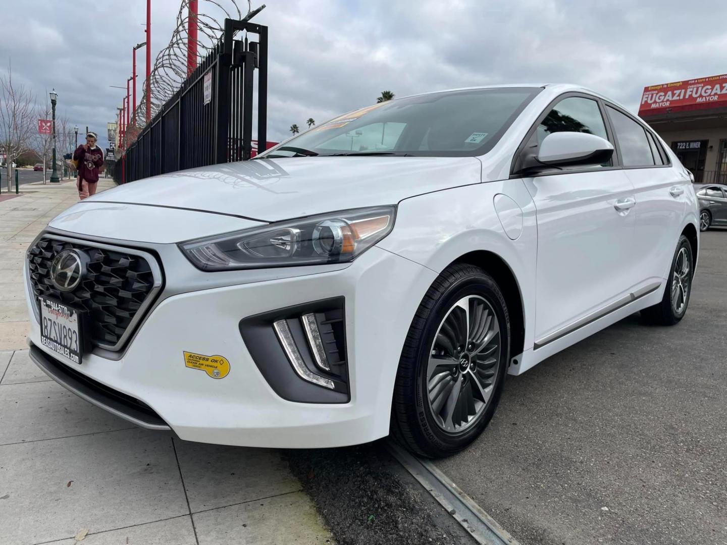 2022 WHITE /GRAY Hyundai Ioniq Plug-In Hybrid (KMHC65LD1NU) , located at 744 E Miner Ave, Stockton, CA, 95202, (209) 944-5770, 37.956863, -121.282082 - Photo#2